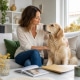Meilleure assurance chien : propriétaire sereine avec son golden retriever